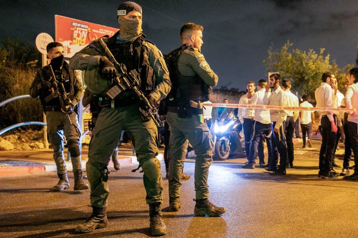 Les soldats émus par l'accueil de la population orthodoxe d'Elad