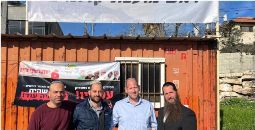 Le président du conseil local de Kedumim ouvre un bureau à Funduq