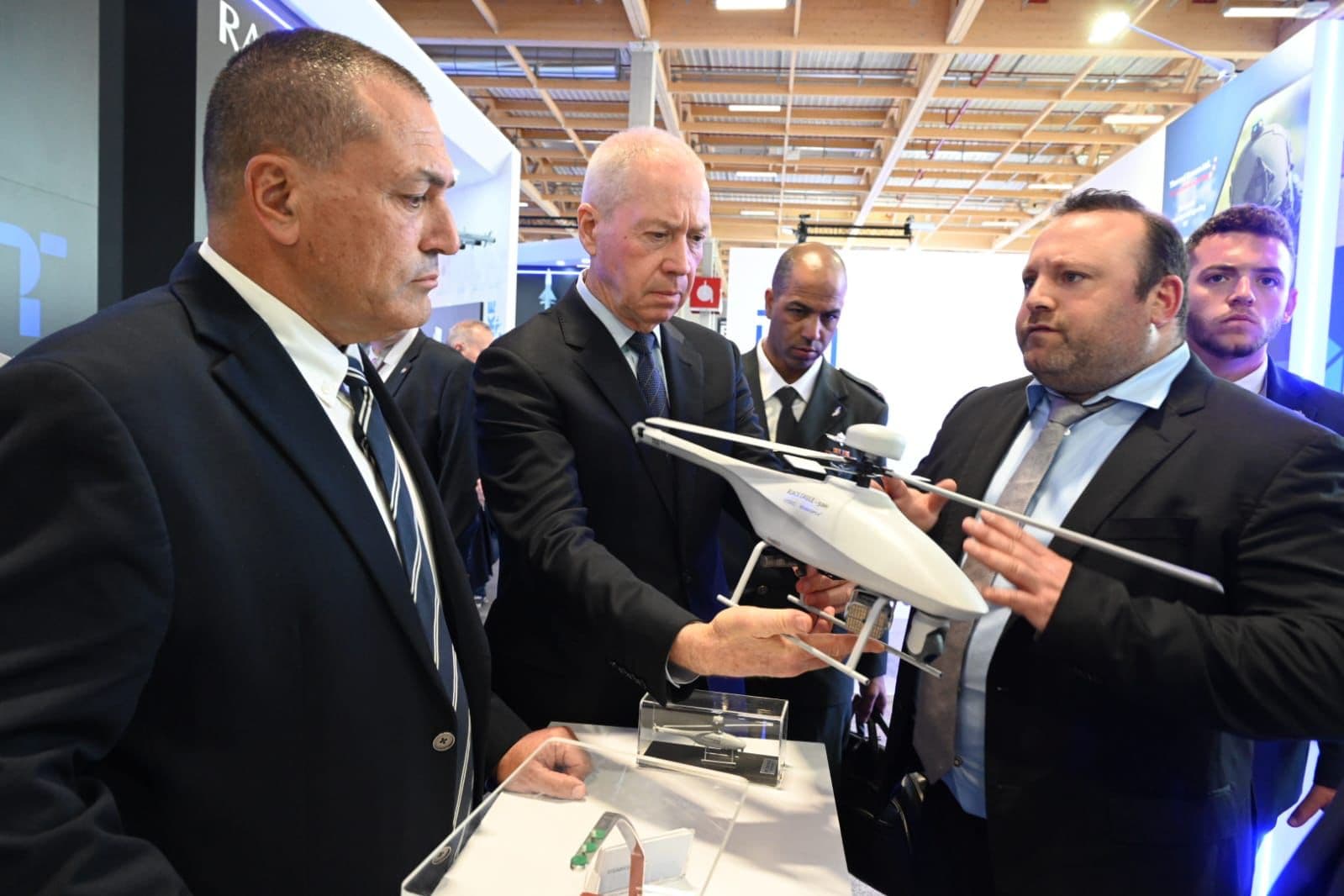 Gallant a inauguré le stand israélien au salon international de l&rsquo;aéronautique à Paris