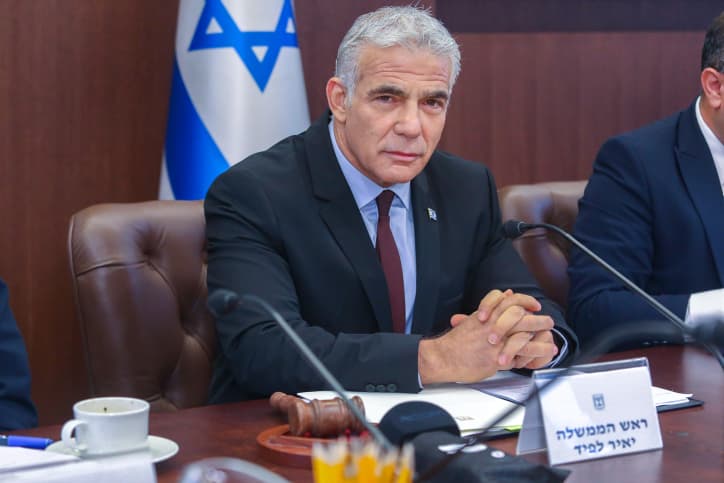 Lapid se sert du personnel du cabinet du Premier ministre pour sa campagne électorale