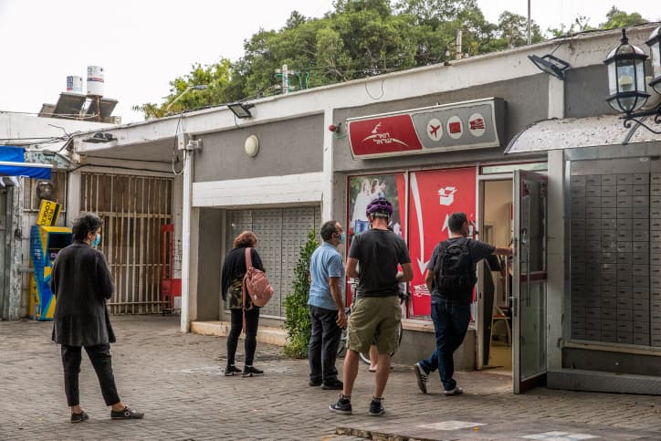 La réforme de la Poste adoptée