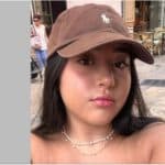 La famille d’une des otages a reçu une gerbe de fleurs d’enterrement