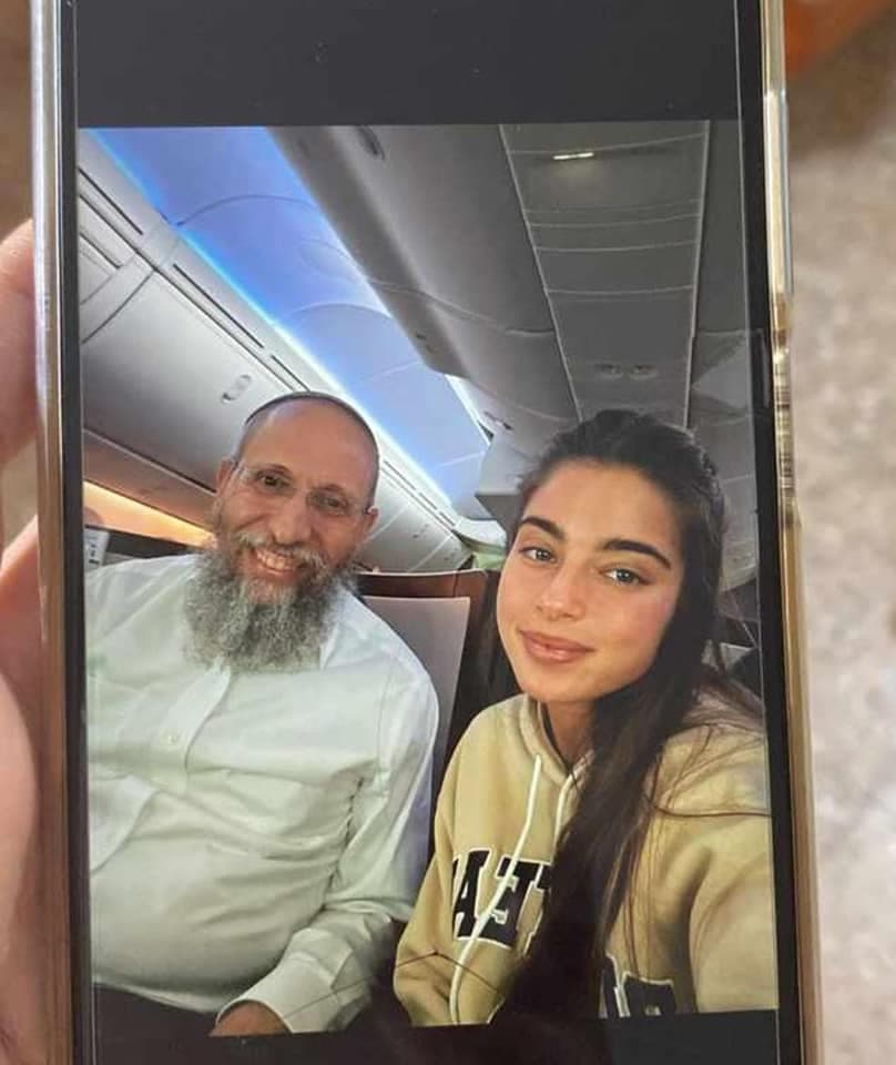 La rencontre étonnante entre Noa Kirel et le Rav du Goush Etsion