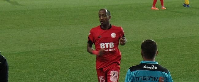 Football: le capitaine de l’équipe de Hadera hué par les supporters de Bnei Sakhnin parce qu’il sert dans Tsahal