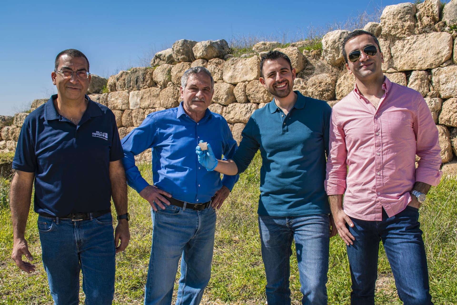 Une inscription datant de 2500 ans portant le nom du père d’Assuérus découverte par des promeneurs