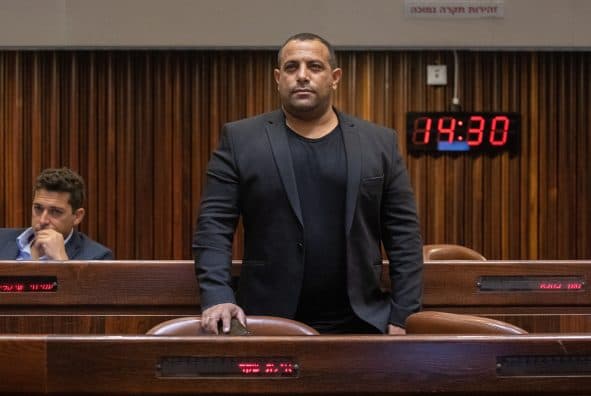 Knesset : Le "champion des indépendants" vote contre eux !