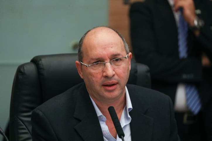 Avi Nisenkorn enfonce le clou