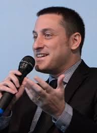 Quand l'ambassadeur des Etats-Unis remet un journaliste de gauche en place...