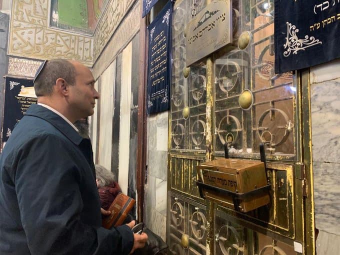 Caveau des Patriarches: Naftali Benett signe l'autorisation des travaux