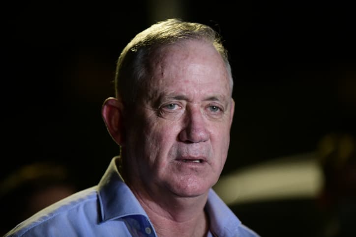 Appel des "amis" de Benny Gantz