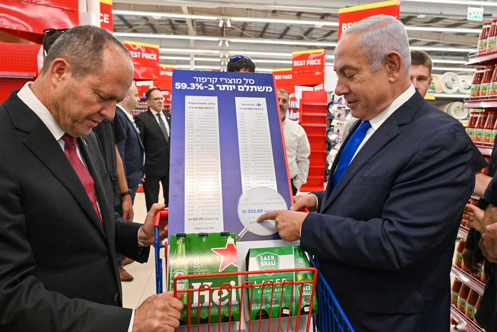 Binyamin Netanyahou et Nir Barkat font leurs courses à Carrefour
