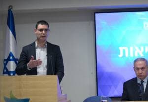 Naftali Benett critique les anciens hauts fonctionnaires du ministère de la Santé