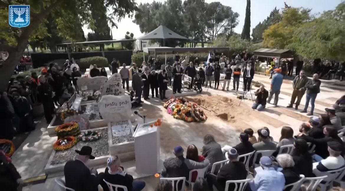 Dana, la soeur de Shiri Bibas: »Les monstres de l’autre côté de la barrière ne réussiront pas »