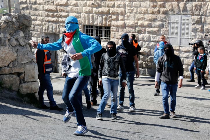 Emeutes à Jérusalem Est: quatre passagers d’un autobus blessés