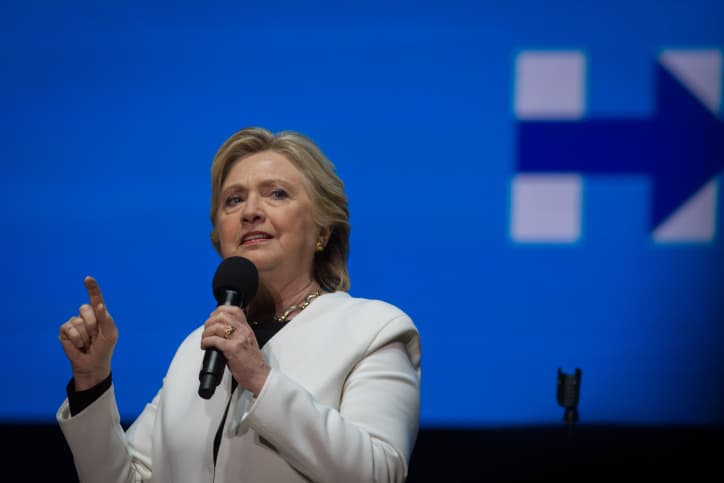 Hillary Clinton aux familles d’otages: ”Biden prépare un cadeau de Noël pendant que Netanyahou ne s’occupe que de sa survie politique”