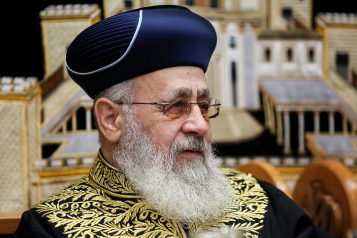 Rav Itshak Yossef: ”Il est permis de libérer des terroristes avec du sang sur les mains dans le cadre d’un accord”
