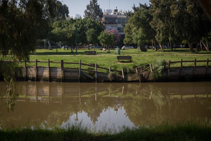 Une bombe explose dans le parc Hayarkon à Tel Aviv: la piste criminelle privilégiée