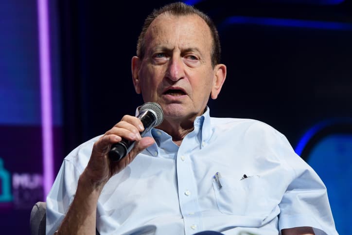 La ville de Tel Aviv affiche dans les salles de classe des cartes d’Israël qui marquent une frontière avec la Judée-Samarie