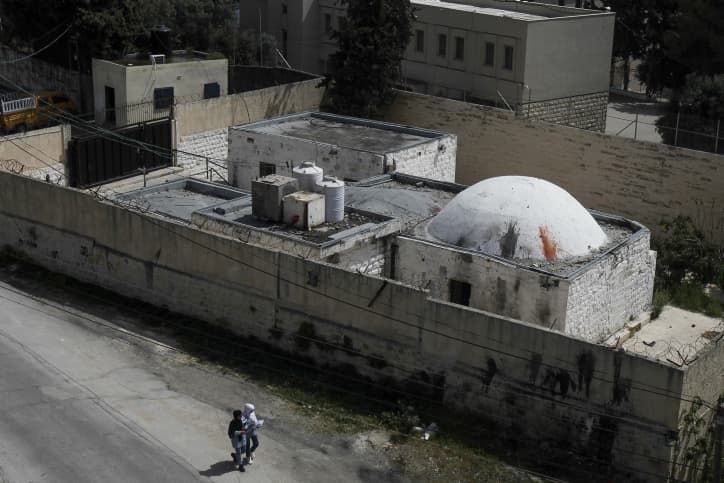 Des Palestiniens profanent le tombeau de Yossef à Naplouse