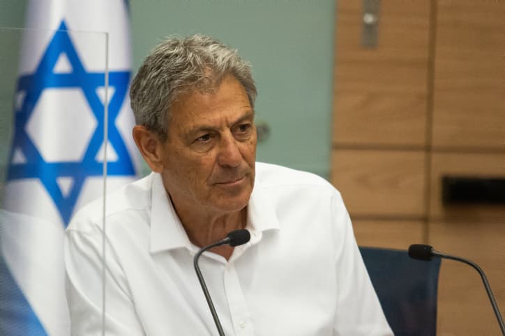 A propos de qui Ram Ben Barak (Yesh Atid) a dit ce samedi: »Hitler est arrivé au pouvoir démocratiquement »?