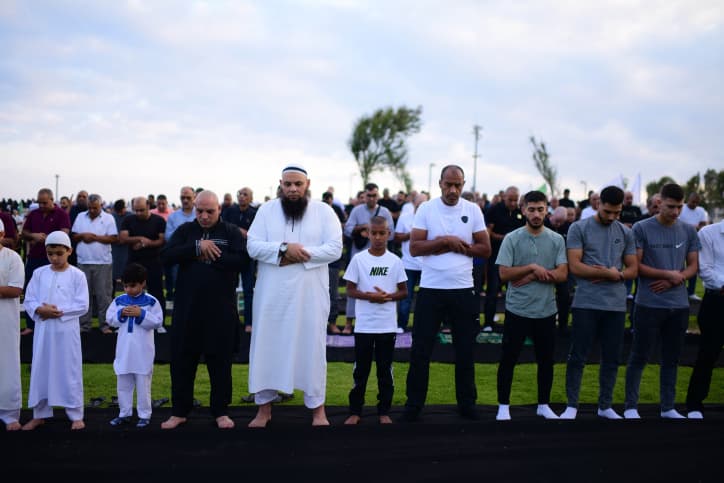 La municipalité de Tel Aviv interdit l’organisation des prières de Kippour sur les places publiques