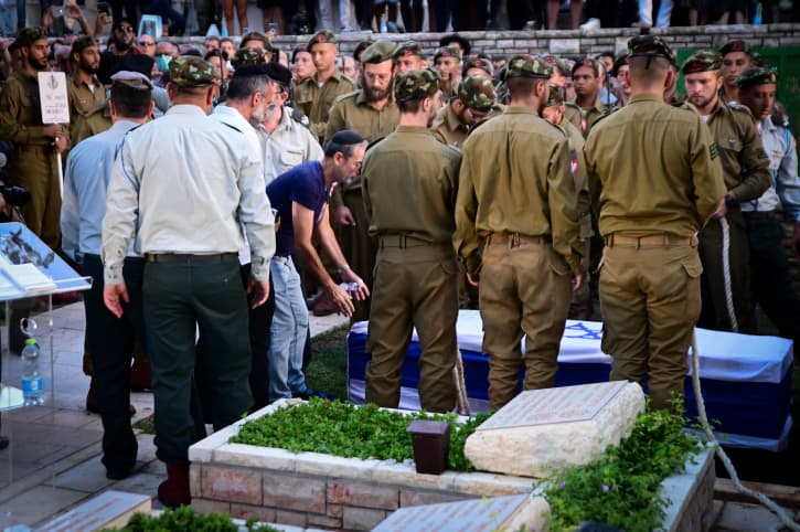 Des centaines de personnes à l’enterrement de Natan Fitoussi, z’l