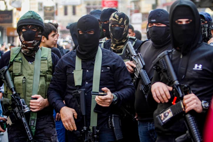 De peur d’être arrêté par Israël, un terroriste palestinien se livre à l’Autorité palestinienne