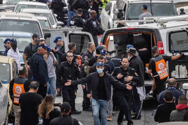 Emouvant: l’officier gravement blessé dans l’attentat à la Cité de David participe à une cérémonie au Kotel