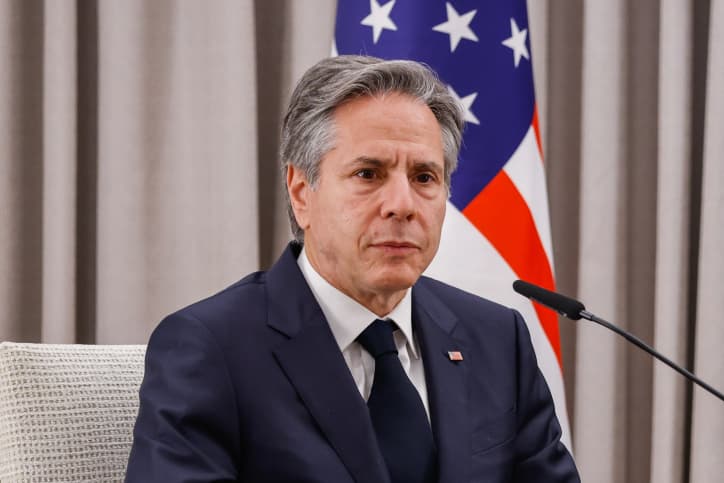 Blinken condamne les constructions en Judée-Samarie et s’attire les foudres des Républicains