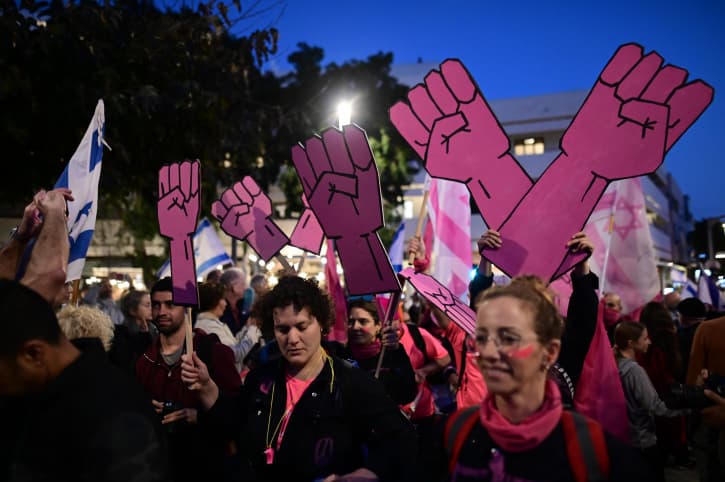 Des dizaines de milliers de personnes manifestent à travers le pays contre la réforme judiciaire