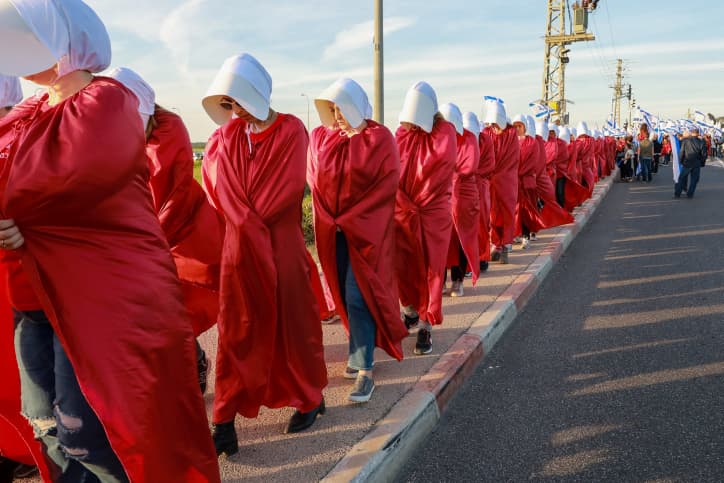 Rav Shmouel Eliahou: »Voilà qui sont les vraies servantes écarlates »