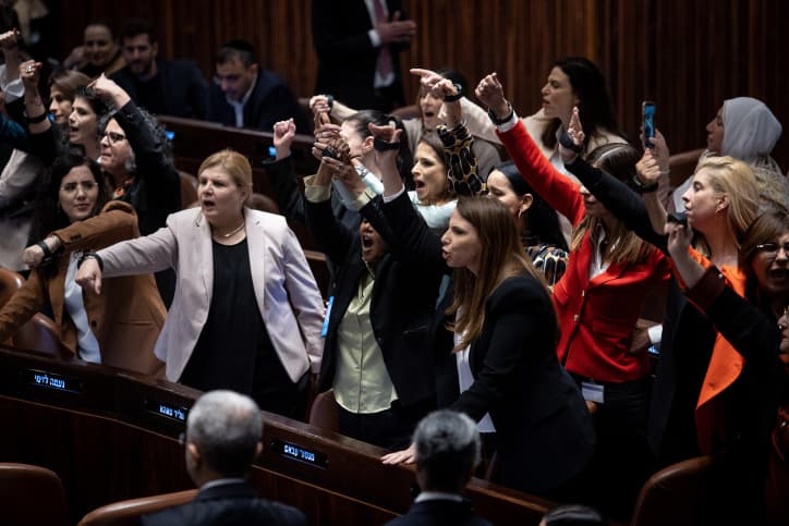 La loi sur le port du bracelet électronique rejetée