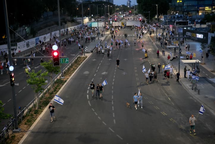 Ehud Barak: »J’exhorte chaque citoyen à se préparer à la désobéissance civile »