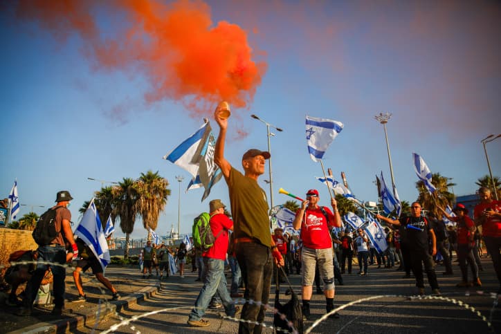 Des manifestants contre le gouvernement bloquent le port de Haïfa