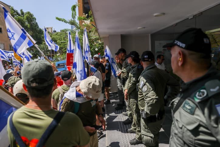 Manifestations devant les tribunaux rabbiniques