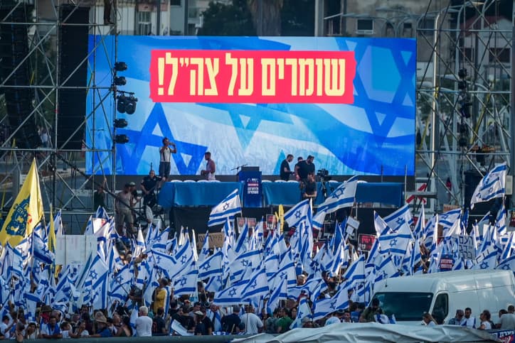 Manifestation en faveur de la réforme: plus de 100000 manifestants à Tel Aviv