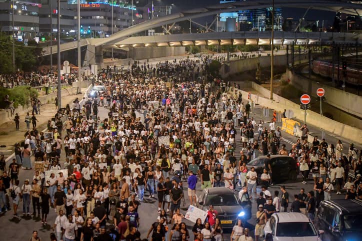 ”Justice pour Refaël”: un policier poignardé dans une manifestation