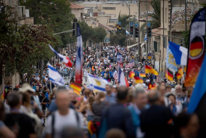 Marche de soutien à Israël dans les rues de Jérusalem: 60000 participants de 90 pays