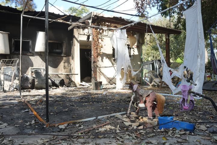 Le 7 octobre à Nir Oz, il y avait 500 terroristes face à 385 habitants et 0 soldat