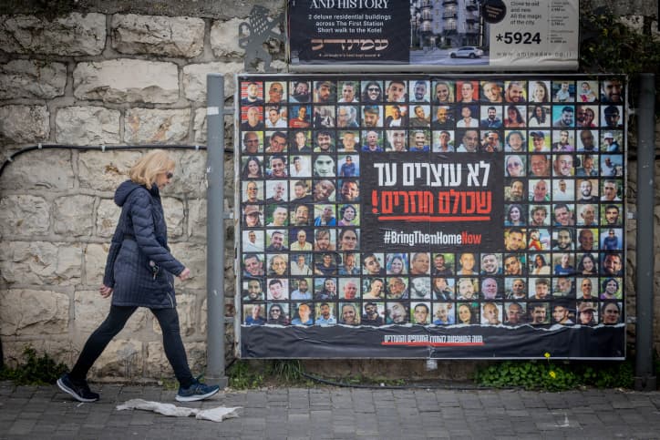 100 prisonniers condamnés à des peines lourdes contre les soldates: le Hamas poursuit sur sa ligne intransigeante