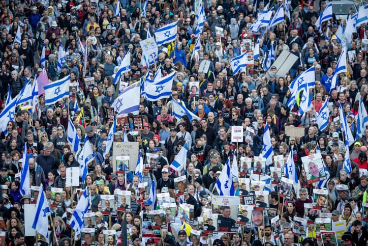 Des milliers de personnes ont marché avec des familles d’otages jusqu’à Jérusalem