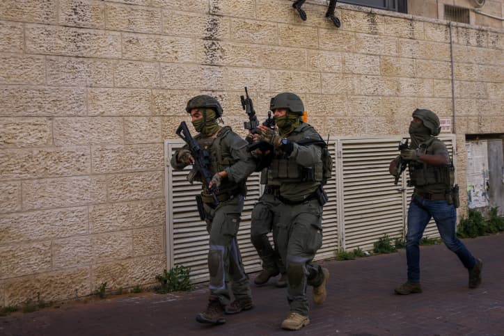 Attentat à Jérusalem: les terroristes ont tenté de tirer sur les gens qui brûlaient leur hametz