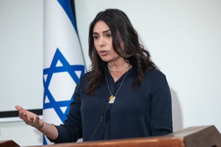 La ministre Miri Regev explique comment se dérouleront les festivités de Yom Haatsmaout à l’ombre de la guerre