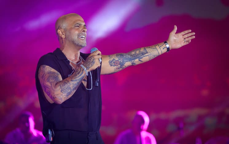 La comédie musicale »C’est moi » basée sur les chansons d’Eyal Golan stoppe sa tournée