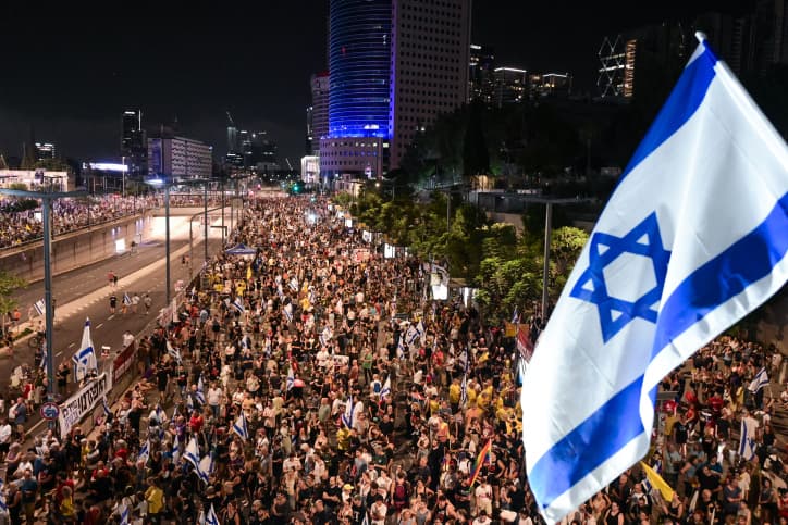 Des dizaines de milliers de personnes manifestent pour réclamer un accord de libération des otages ”maintenant!”