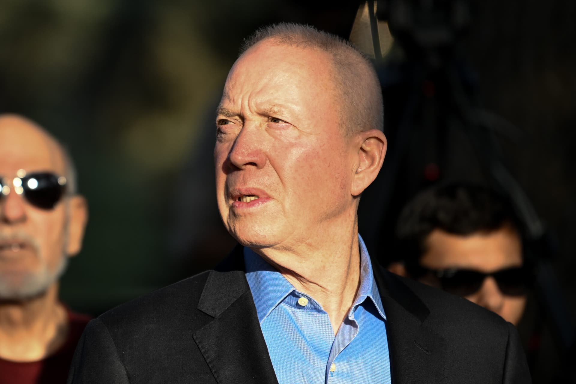 Gallant critique Netanyahou dans une interview. Le Likoud lui souhaite »Bonne chance dans le bloc de gauche »