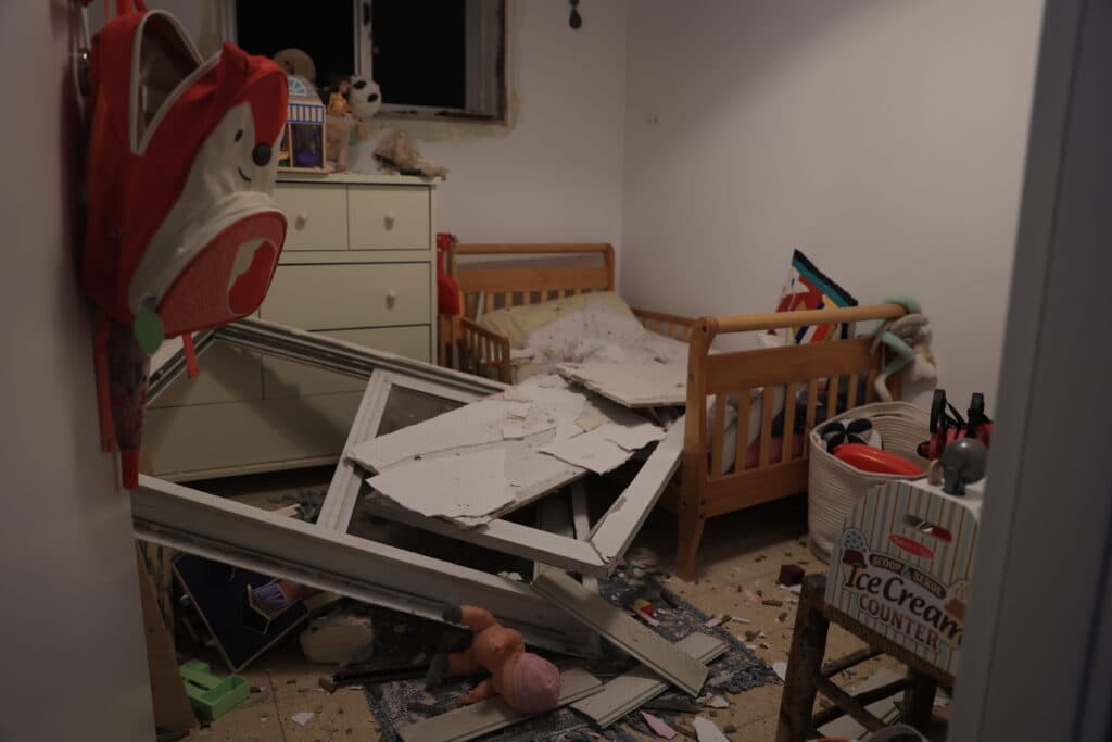 Un missile balistique tiré depuis le Yémen est tombé à Yaffo: 16 blessés