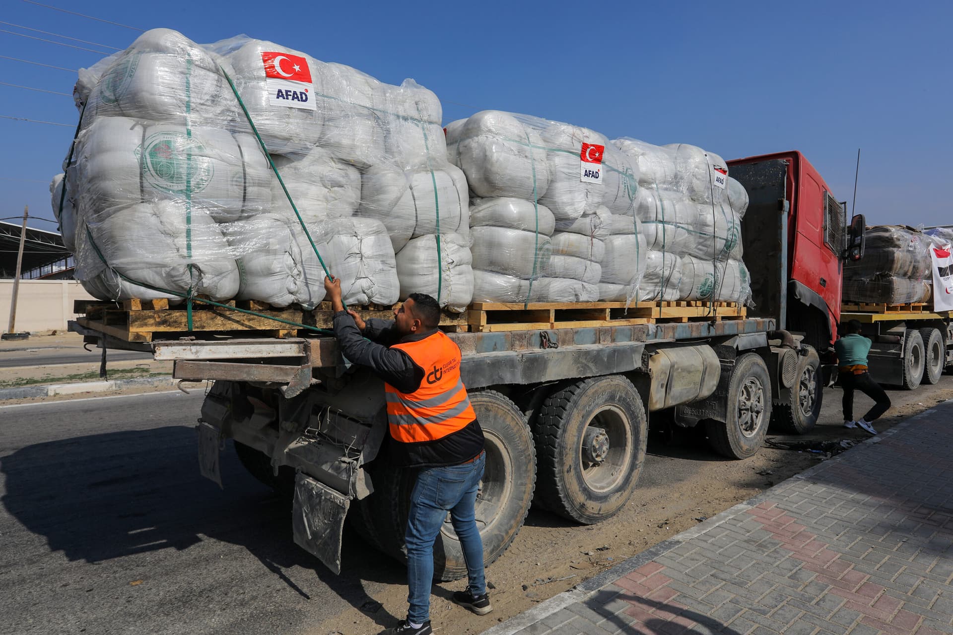 Electricité, aide humanitaire: que se passe-t-il vraiment dans la Bande de Gaza?