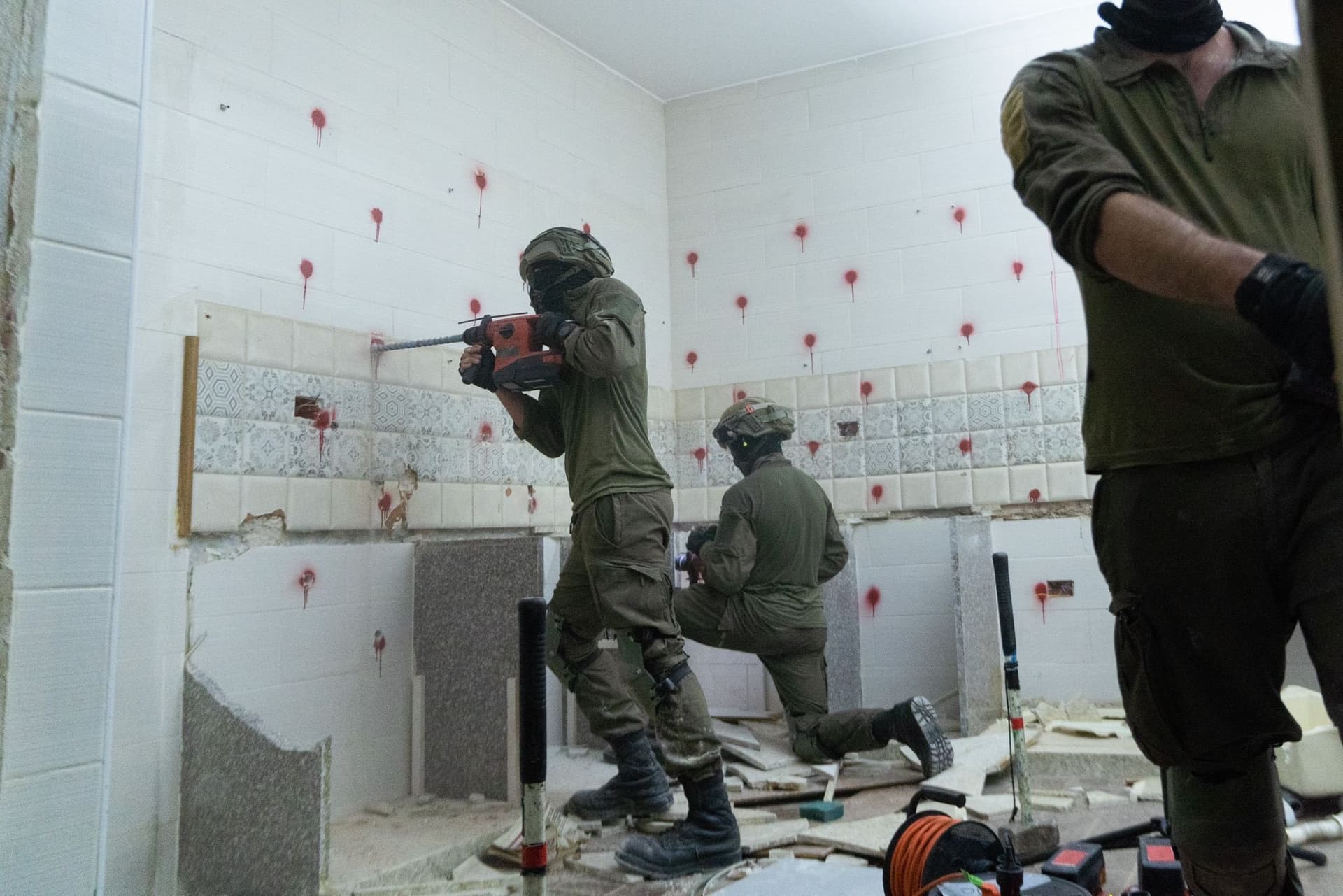 Destruction de la maison du terroriste qui avait perpétré l’attentat à la station de bus à la sortie de Jérusalem