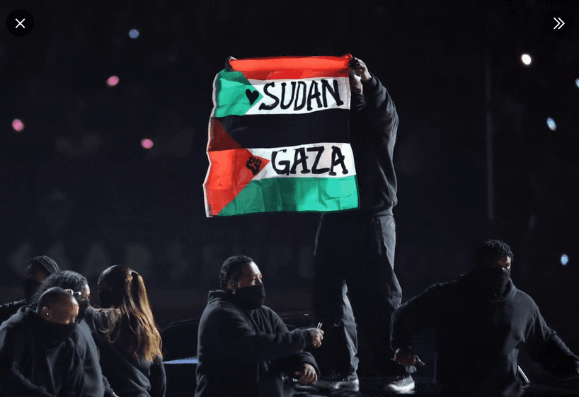 Super Bowl : bannissement à vie du danseur ayant brandi un drapeau palestinien sur la scène